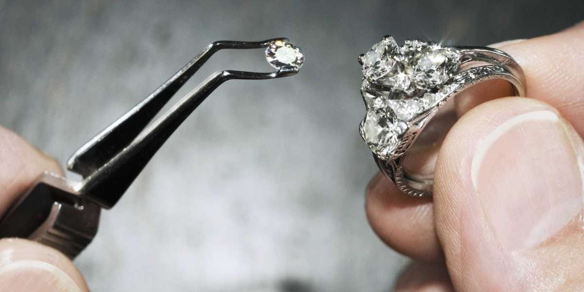 Unlocking the Elegance of Diamonds: The 4 C's Demystified