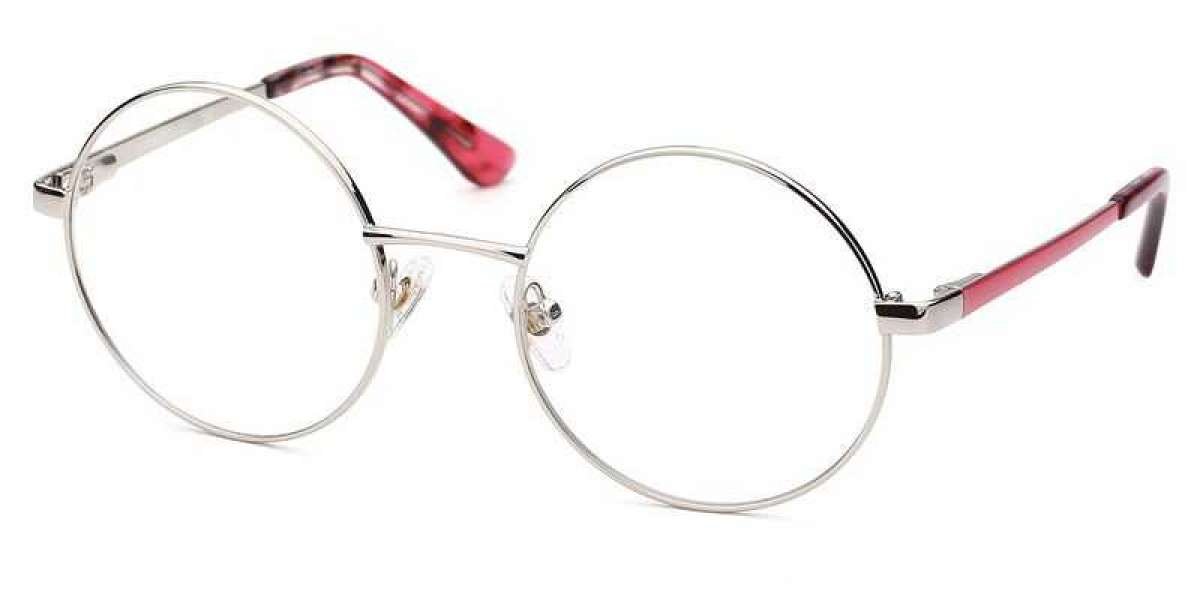 Wearing Eyeglasses Is One Of The Method For Myopia Wearers