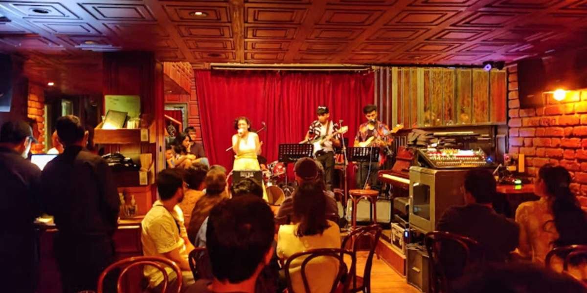 Live Music Cafe Experience in Delhi