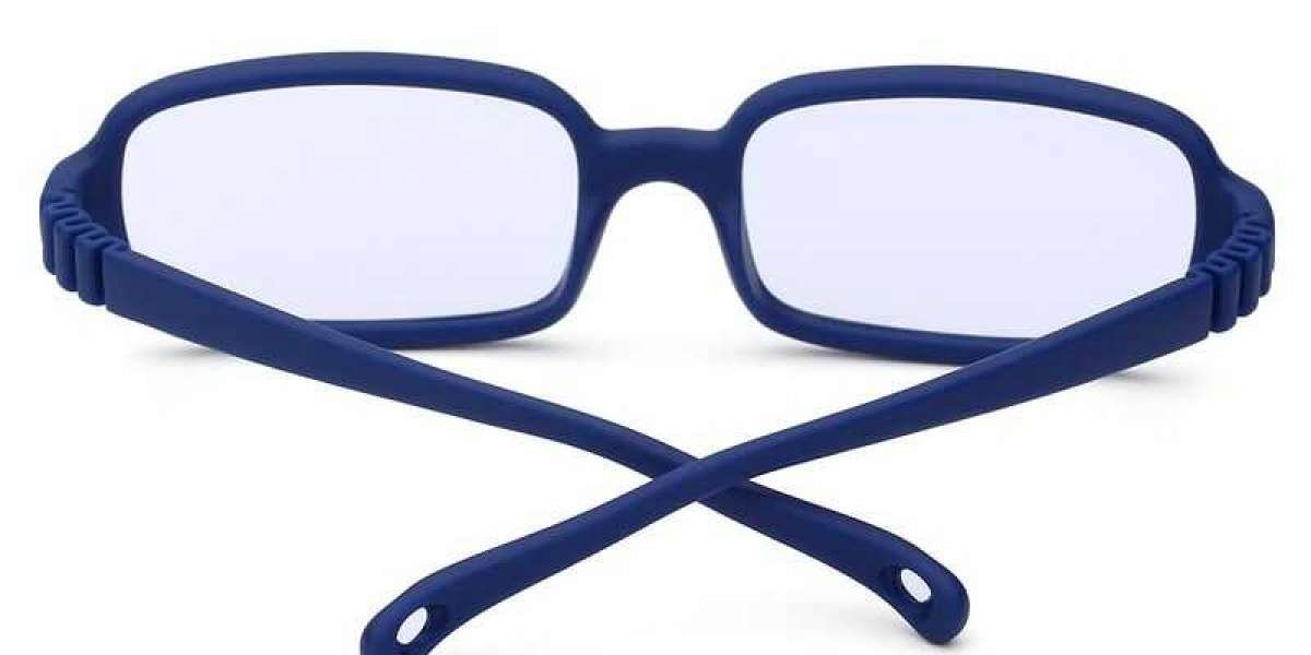 High Hyperopia Must Wear Eyeglasses For Vision Correction