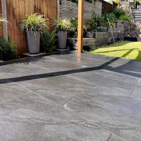 Paving slabs made of porcelain offered in a stunning black color for your outdoor space