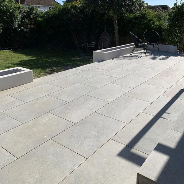 Utilizing Grey Sandstone Paving to Improve the Appearance of Your Home’s Front Porch