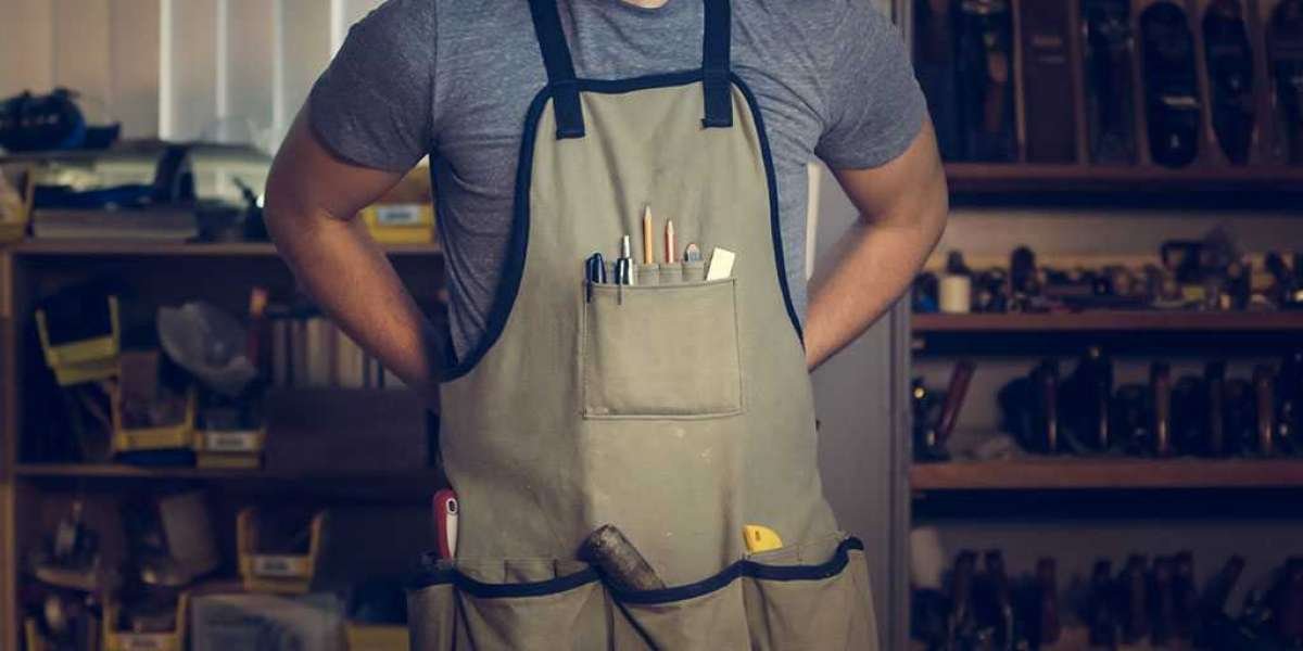 The Role of the Blacksmith Apron in Modern Metalworking