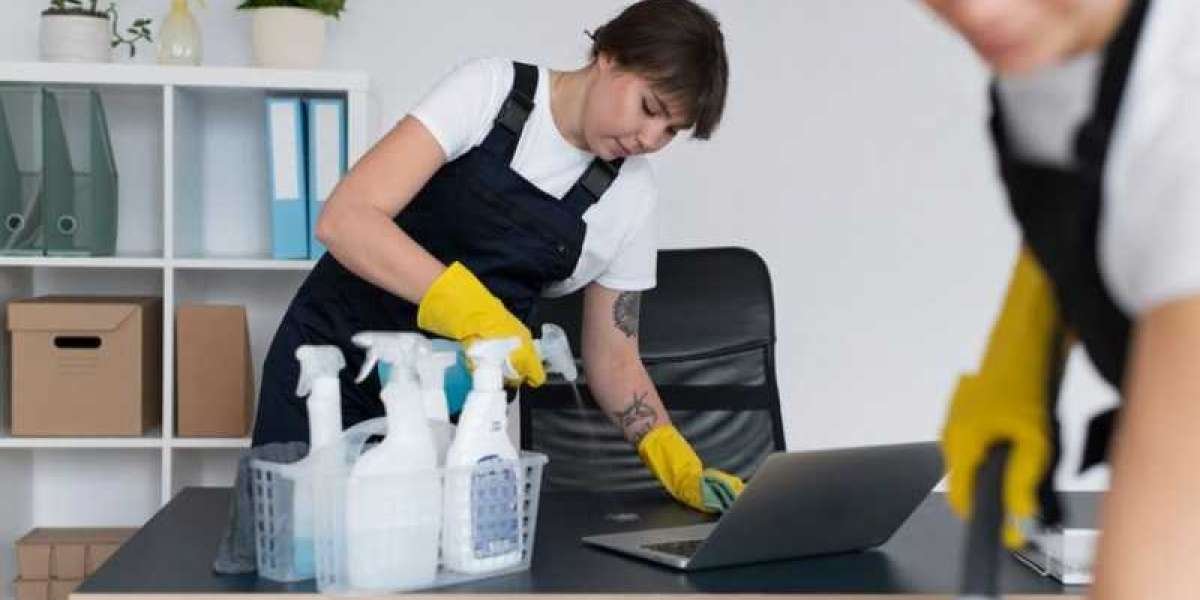 Choosing the Right Home Cleaning Service in Chicago: Tips and Tricks